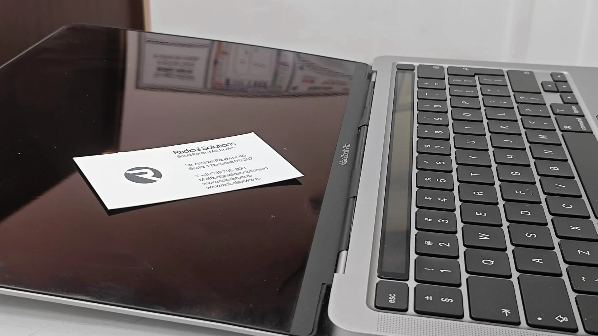 Reparație MacBook la nivel de componentă, atelierul Radical Service din București