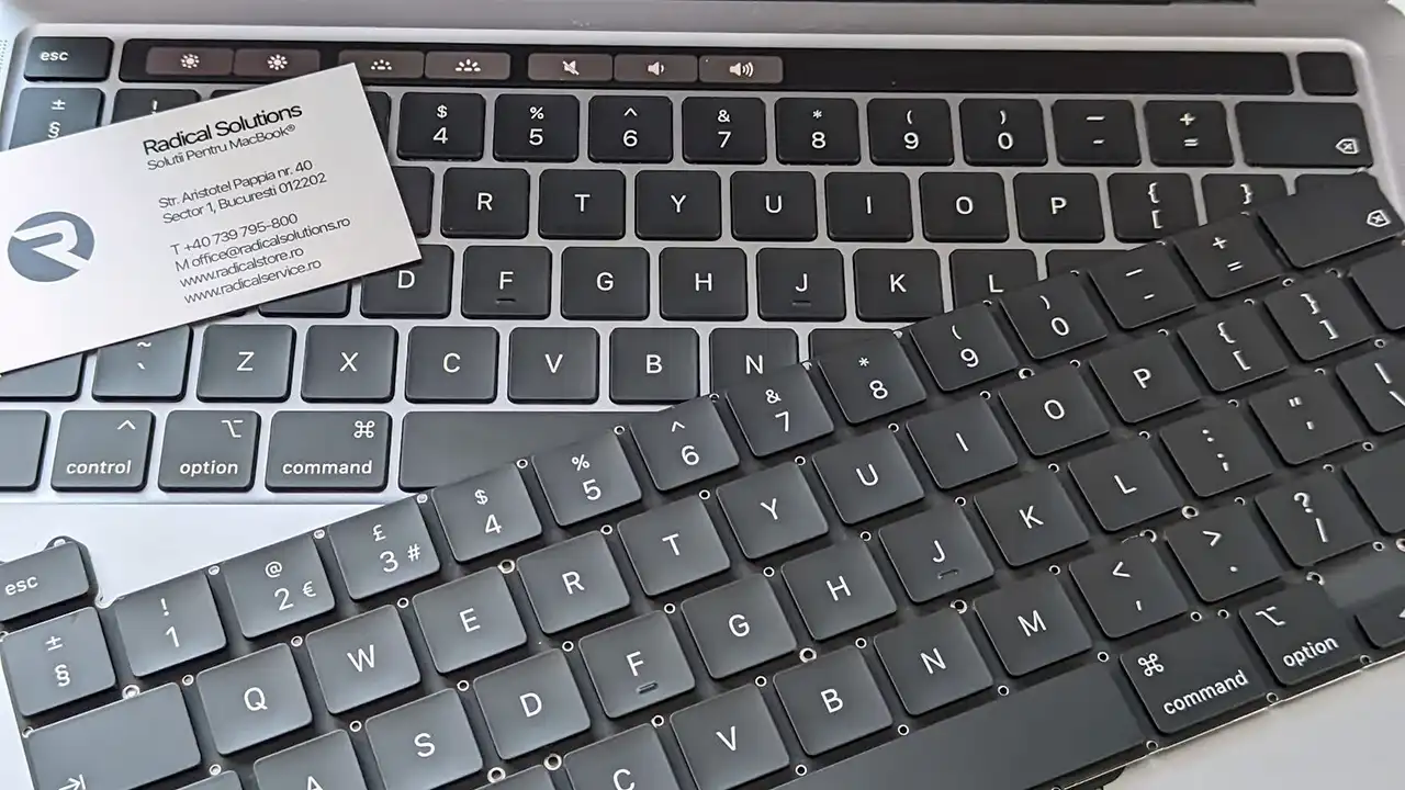 Deviz scris pentru reparația unui MacBook